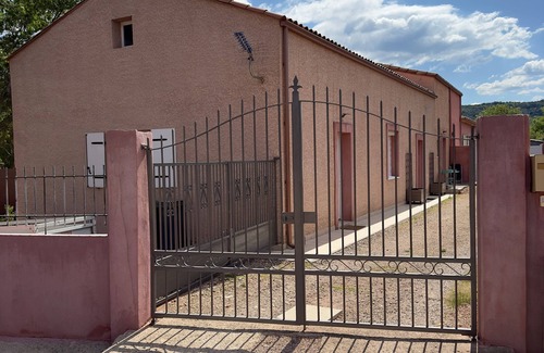 Le Bosc Appartement | T3 holiday rental in Hérault garden near Lac Salagou