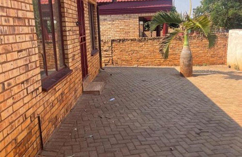 Rustenburg Appartement | House to in Geelhout Park Ext 9, Rustenburg