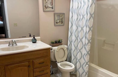 East Chicago Maison | House to rent / rest. 25 min away from chicago!