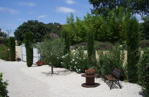 Pujaut Villa | Maison avec jardin arboré