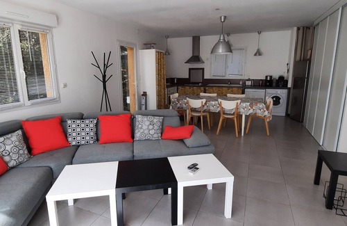 Murviel-les-Beziers Maison | Maison au bord d'une rivière, en pleine nature