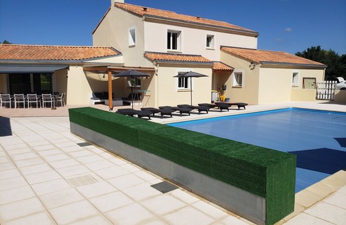 Port-Saint-Pere Villa | PROXIMITE DE PORNIC VILLA 230 M2 TERRASSE PISCINE 12 M CHAUFFEE JACUZZI