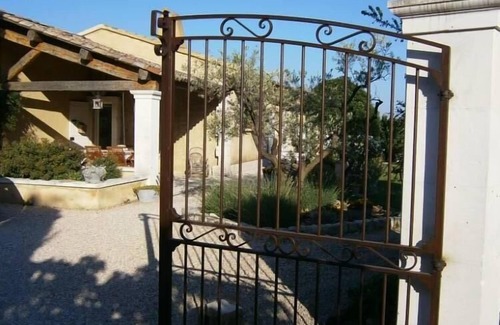 Rochefort-du-Gard Villa | Havre de Paix à 10 minutes d’Avignon PISCINE PRIVATIVE SANS VIS A VIS VUE WIFI