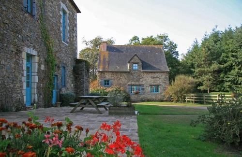 Riaille Maison | Maison de caractère avec piscine chauffée/couverte dans parc privé.