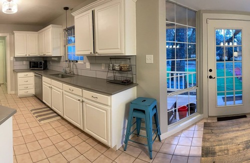 Johnson City Maison | House w/1 acre, Spa & Outdoor Living