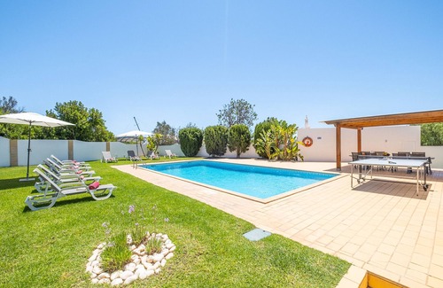 Almancil Villa | SUPERB VILLA, LARGE PRIVATE HEATABLE POOL, GAMES ROOM, A/C AND WI-FI