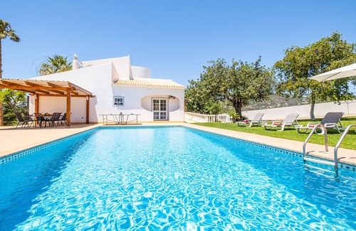 Almancil Villa | SUPERB VILLA, LARGE PRIVATE HEATABLE POOL, GAMES ROOM, A/C AND WI-FI
