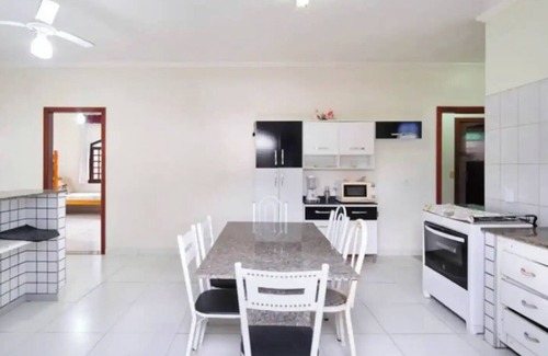 Indaia Maison | House with pool and barbecue in the best location in Caraguatatuba