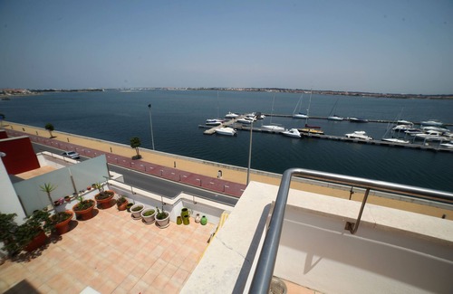 Barra Appartement | Appartement en duplex de 3 chambres avec piscine et garage à 100 mètres de la plage