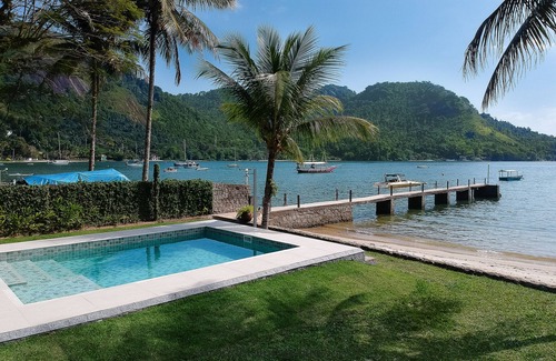 Ponta do Sape Maison | Belle maison avec plage privée et jetée et 5 suites sur Contour Road