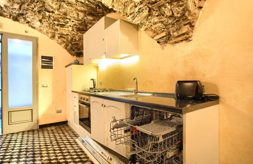 Lucinasco Appartement | House with A/C in Ligurian village