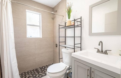 Biscayne Park Maison | HOUSE WITH A HOT TUB ! ONLY 10 MINS TO THE BEACH