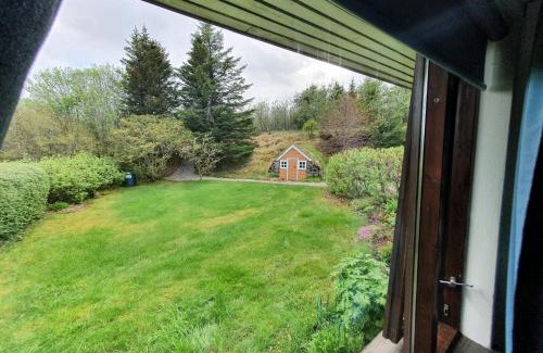 Hornafjörður Maison | House with a magical garden and sunroom