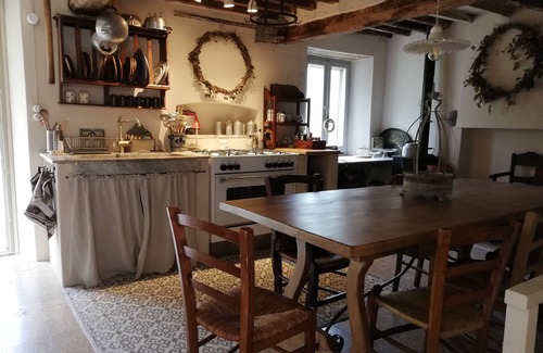 Camaiore Maison | Maison avec vue sur les oliviers, les noix et les lauriers.