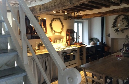 Camaiore Maison | Maison avec vue sur les oliviers, les noix et les lauriers.