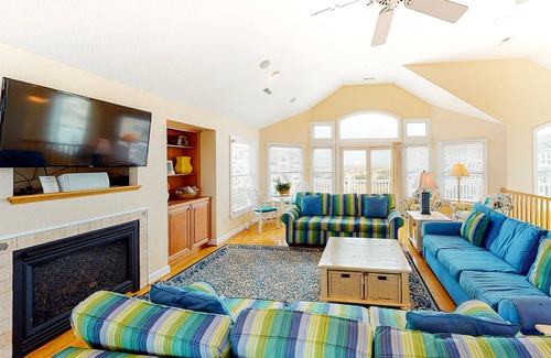 Ocean Isle Estates Maison | House with AC, fireplace, & private hot tub