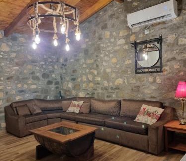 Vourgareli Appartement | House with big garden and barbeque in nature