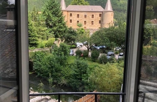 Florac Maison | House with castle view