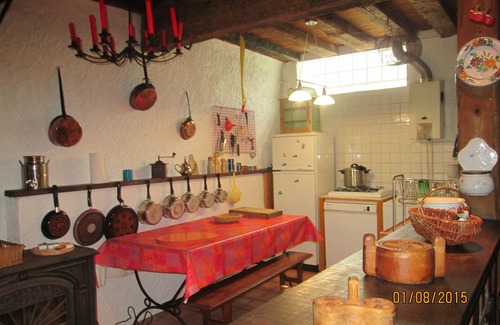 Belcaire Maison | Ancienne ferme rénovée, vue imprenable sur montagne boisée. Châteaux cathares