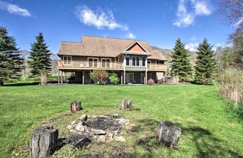 Snowshoe Maison | House with Deck, Fire Pit - 15 Mins to Snowshoe!