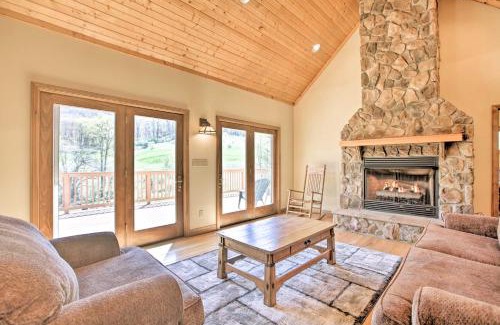 Snowshoe Maison | House with Deck, Fire Pit - 15 Mins to Snowshoe!