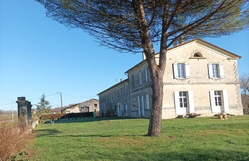 Gardegan-et-Tourtirac Maison | Maison de caractère, Gardegan et Tourtirac