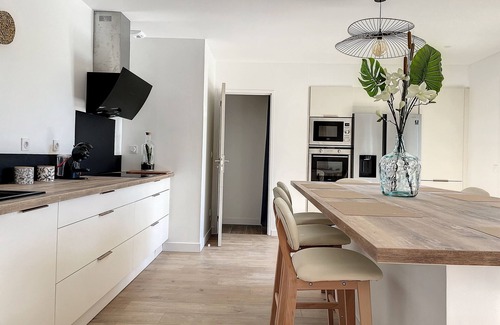 La Lande-de-Fronsac Maison | Maison avec piscine dans un parc boisé