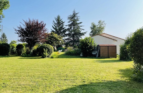 La Lande-de-Fronsac Maison | Maison avec piscine dans un parc boisé