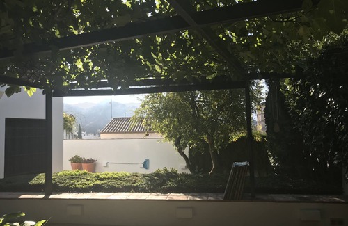 Beiro Maison | maison avec jardin en zone naturelle à 15 'du centre ville animé