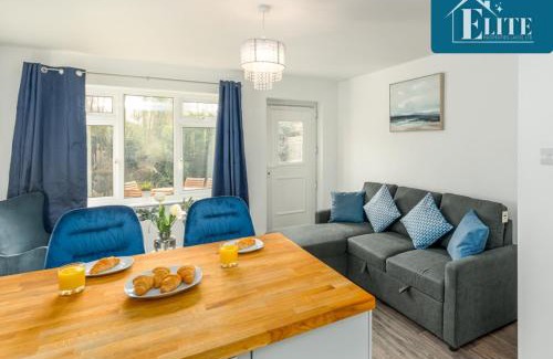 Whitnash Appartement | House with Garden & Private Driveway - Elite Properties