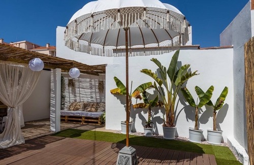 Sines Maison | House with indoor and outdoor garden - 5 minutes walk from the beach