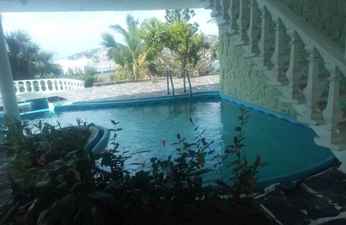 Caleta Maison | House with incredible ocean view and pool