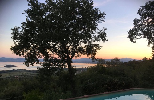Tuoro sul Trasimeno Villa | Maison avec jardin avec vue superbe panoramique sur le lac trasimeno