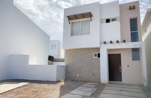 Cerritos Maison | House with its own pool-Almarena
