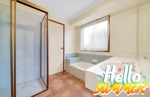 Hoppers Crossing Maison | House with Large Backyard for Kids near ZOO & Mall