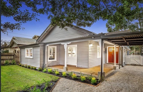 Cheltenham Maison | House with Large Garden and Backyard Studio