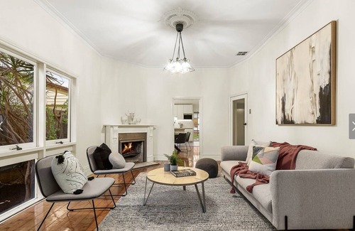 Cheltenham Maison | House with Large Garden and Backyard Studio