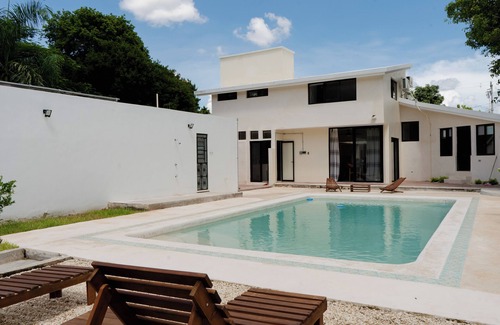 Merida Municipality Maison | House with Large Pool, Ideal for Exploring Merida and Surroundings
