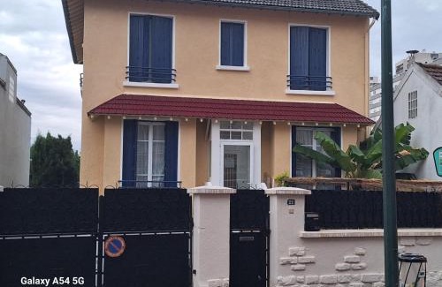 Epinay-sur-Seine Appartement | House with outbuilding near Stade de France