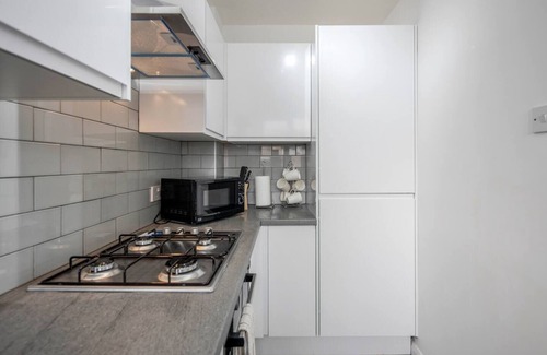 Redbridge Maison | House with parking, WiFi &Garden