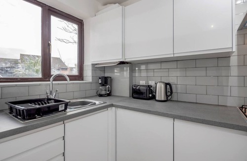 Redbridge Maison | House with parking, WiFi &Garden