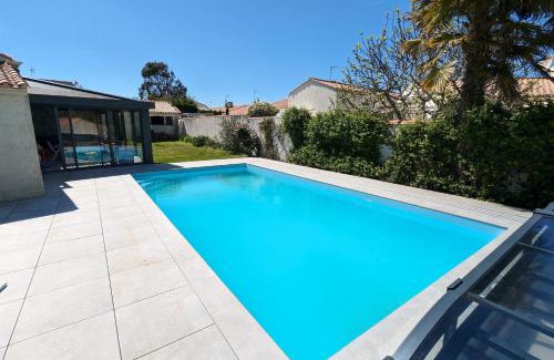 Chateau-d'Olonne Maison | House with pool near the sea