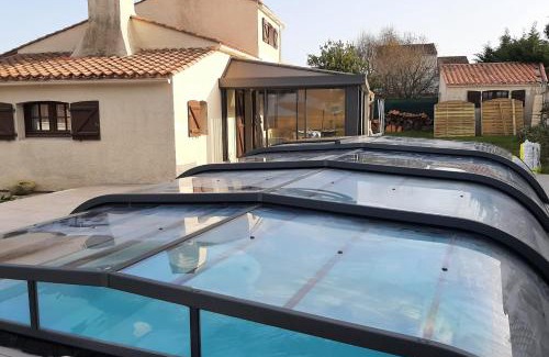 Chateau-d'Olonne Maison | House with pool near the sea
