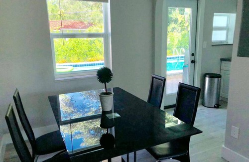 Biscayne Park Maison | HOUSE WITH POOL, 10 MINS DRIVE TO THE BEACH!
