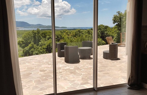 Ducos Maison | Maison avec piscine et jardin et superbe vue sur la Baie de Fort-de-France