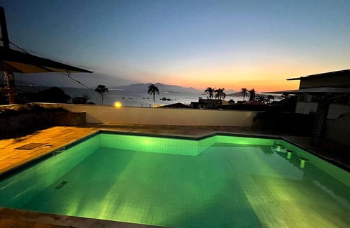 Itaguacu Maison | House with pool and panoramic sea view