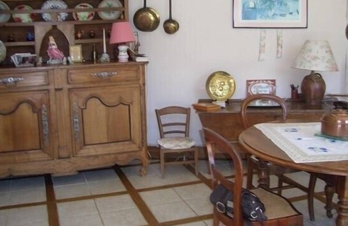 Souvigne Maison | Maison avec piscine au coeur d'un village