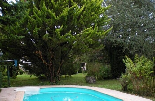 Souvigne Maison | Maison avec piscine au coeur d'un village