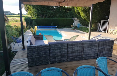 Groisy Maison | House with pool-large enclosed grounds-trampoline