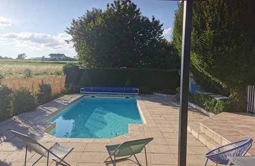 Groisy Maison | House with pool-large enclosed grounds-trampoline